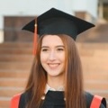 Absolvenți de studii superioare